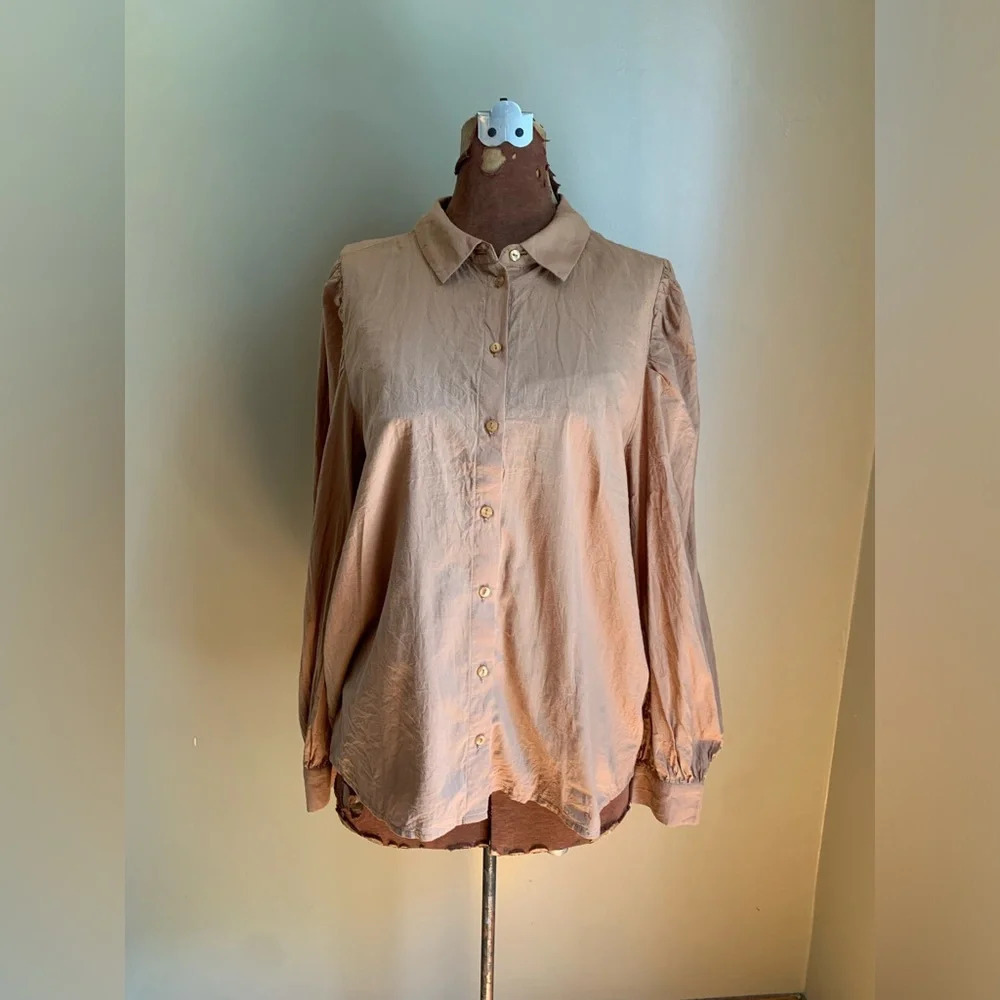 Aware by Vero Moda button down shirt blouse tan classic traditional office sz L